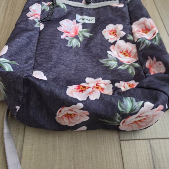 Vooray Stride Cinch Gray Floral Rose Gray 13L Drawstring Backpack Women One Sz - Picture 15 of 15